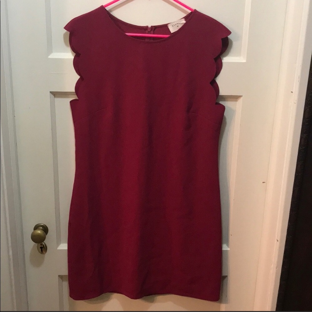 Magenta scalloped sleeve dress